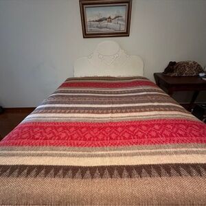 ALPACA WOOL THROW BLANKET, CREAM, BEIGE, SOFT RED IN COLOR, WITH FRINGE